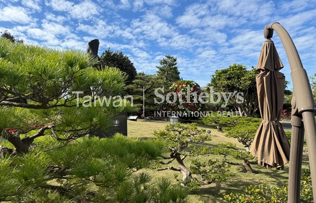 台中石岡黃檜原木構造童話莊園庭院